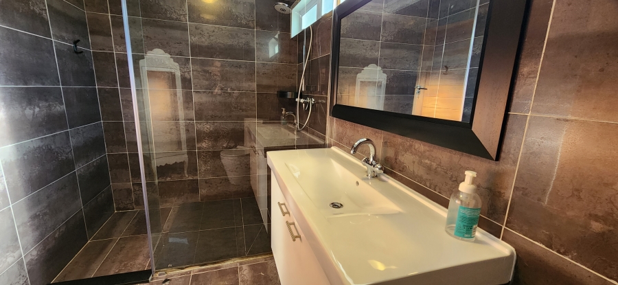 To Let 4 Bedroom Property for Rent in Glencairn Heights Western Cape